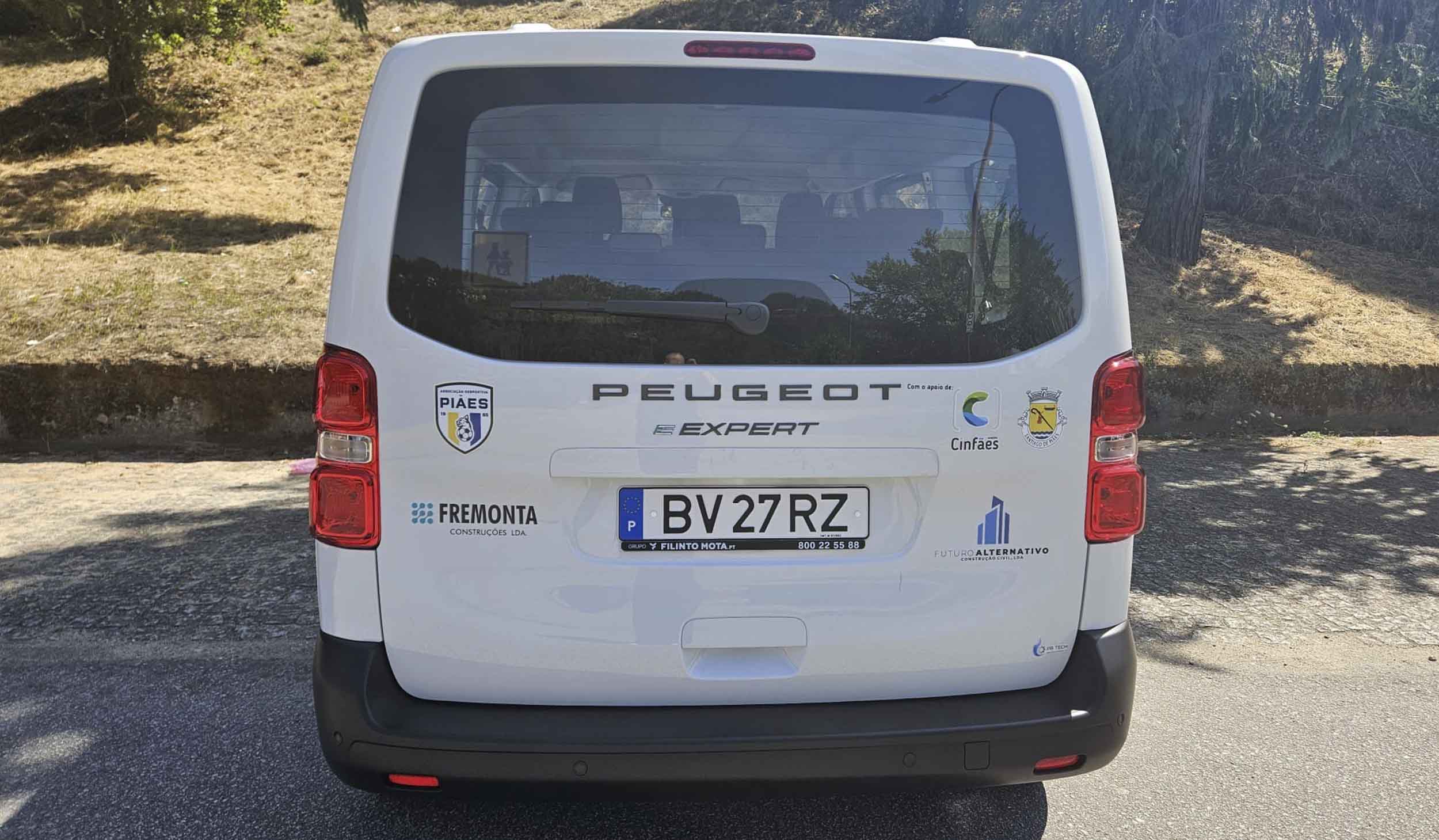 Câmara Municipal apoia Associação Desportiva de Piães com subsídio para viatura elétrica